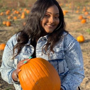 Meet your Posher, Dyonne